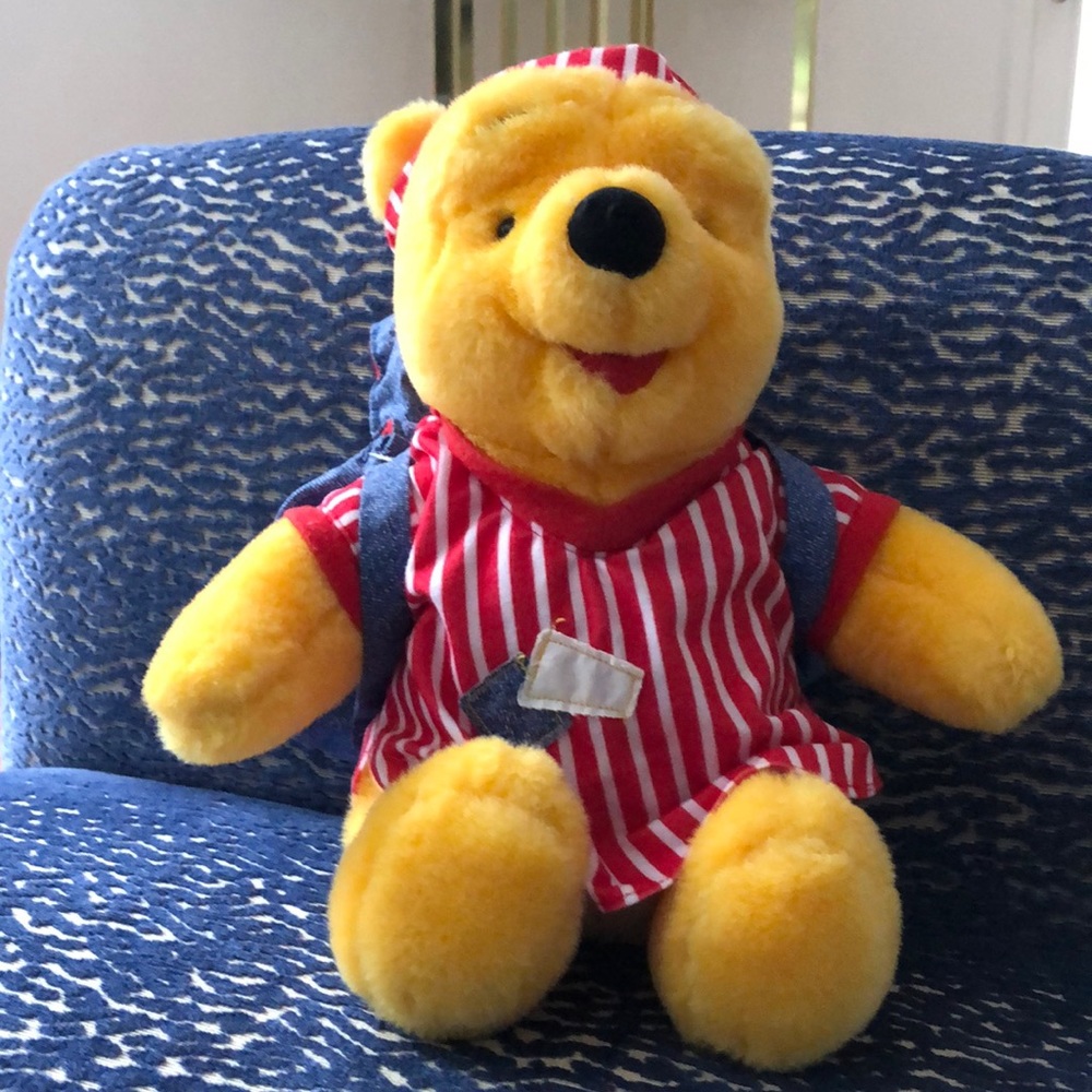 VTG  Adorable Winnie The Pooh with a backpack